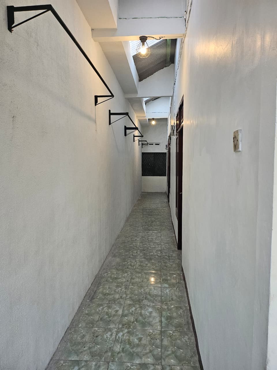 Lorong Tampak samping